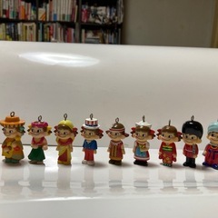ペコちゃんポコちゃん民族衣装フィギュア　ケース付き