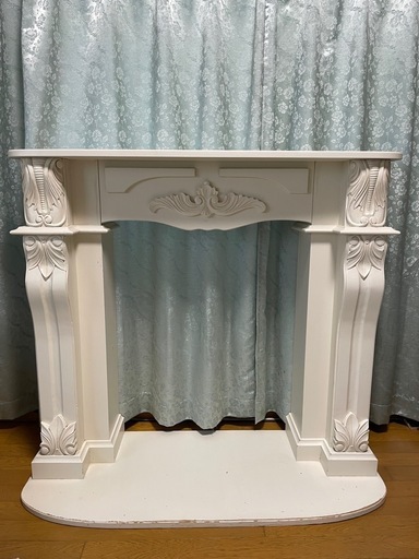 暖炉風インテリア　北欧家具　マントルピース　アンティーク