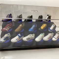 【値下げ】adidasスニーカーフィギュア16点　ケース付き【値下げ】の画像