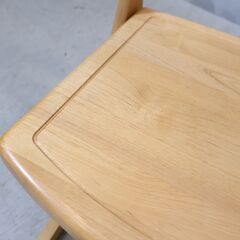 HOTTA WOODY(堀田木工所)のアルダー無垢材を使用したポップ キッズチェアです！純国産のしっかりとした造りが魅力の学習椅子。アルダー材は温かみのある優しい印象与えてくれます♪高さ調整可の画像