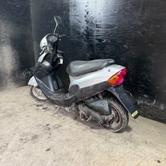 ★支払総額3.3万円★激安車、バイクショップ！！野田納車可能です！キムコ スーナー50ss シルバー 激安原付！ 2ストのためオイル注ぎ足すだけ！ バッテリー新品！ サイスタ付き！ 車格大きい50cc！の画像