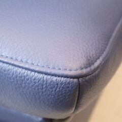 人気のkarimoku(カリモク家具)よりChitano(チターノ)の本革を使用したゼータ 3人掛けソファーです！コンパクトでありながらシートはゆったりとした上品なデザインのレザートリプルソファー♪の画像
