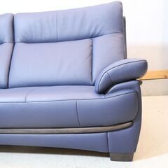 人気のkarimoku(カリモク家具)よりChitano(チターノ)の本革を使用したゼータ 3人掛けソファーです！コンパクトでありながらシートはゆったりとした上品なデザインのレザートリプルソファー♪の画像