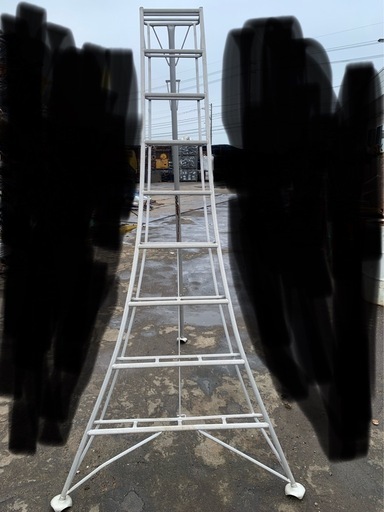 植木屋の使う脚立アルミ製三脚脚立