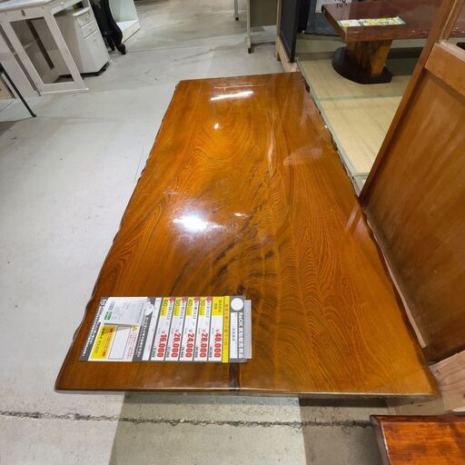 一枚板座卓(No:1251912) (中古代行販売ReOK) 沖縄のテーブル《座 一枚板座卓(No:1251912) (中古代行販売ReOK) 沖縄のテーブル《座