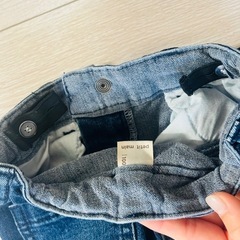 プティマイン　ビーズ装飾ダークブルーのパンツ　デニムの画像