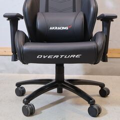 AK RACING(エーケーレーシング) Overture ゲーミングチェア。適度なホールド感のある背もたれとリラックスできる座面は快適な座り心地。長時間PC作業をする方にもオススメ。の画像