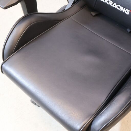 AK RACING(エーケーレーシング) Overture ゲーミングチェア。適度なホールド感のある背もたれとリラックスできる座面は快
