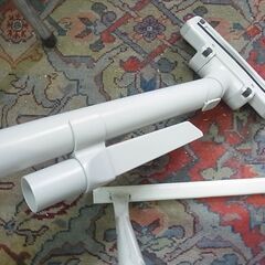 プラマイゼロ　コードレスクリーナー　XJC-Y010　ホワイト　白　ゴミパック不要　掃除機　スタンド付きの画像