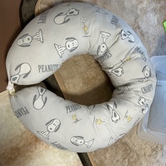 授乳クッション スヌーピーの画像