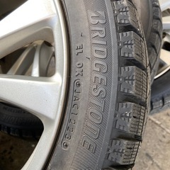 215/45R17  スタッドレスタイヤ　ブリヂストンの画像