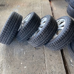 215/45R17  スタッドレスタイヤ　ブリヂストンの画像