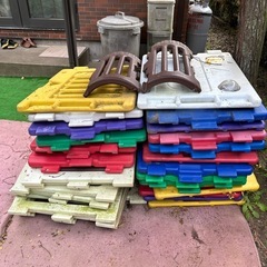 サークルとブランコの画像