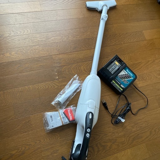 makitaの充電式掃除機(中古品) (t&a♡) 碧南の生活家電《掃除機