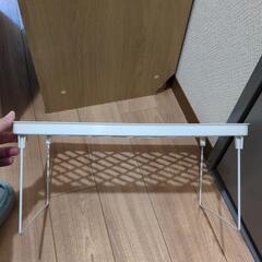 折りたたみ棚の画像