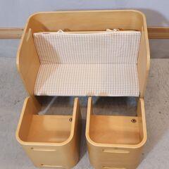 IDC大塚家具で取扱いのHOPPL(ホップル) コロコロデスク＆チェア 3点セット/ビーチ材。成長に合わせコロがして使える、角の無い丸みを帯びたフォルムが魅力のプライウッド キッズテーブルとスツール♪の画像