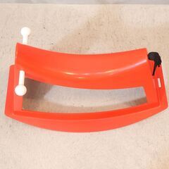 ドイツの家具メーカー”Wilkhahn(ウィルクハーン)”の創業100周年を記念して復刻販売されたRocking Horse(ロッキングホース)です。馬をイメージして作られた子供用の揺り椅子♪の画像