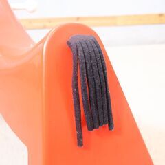 ドイツの家具メーカー”Wilkhahn(ウィルクハーン)”の創業100周年を記念して復刻販売されたRocking Horse(ロッキングホース)です。馬をイメージして作られた子供用の揺り椅子♪の画像