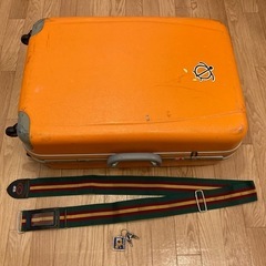スーツケース〔オレンジ〕。ディズニーキーホルダーの画像