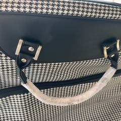  【新品】2つ 白と黒衣類吊るせる袋 の画像