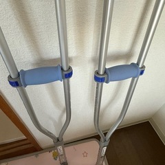 【美品】　村中医療器　　シアン　松葉杖　2本セット❣️　の画像