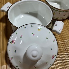 【新品未使用】💐ホーローの花柄鍋２点セット💐の画像
