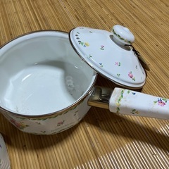 【新品未使用】💐ホーローの花柄鍋２点セット💐の画像