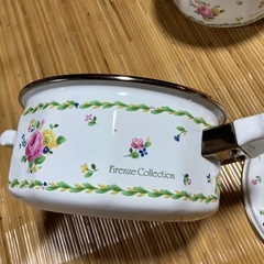 【新品未使用】💐ホーローの花柄鍋２点セット💐の画像