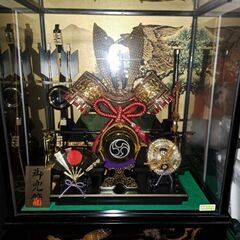 五月人形と雛人形の画像