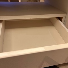 美品！ホワイトローテーブルの画像