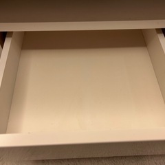 美品！ホワイトローテーブルの画像