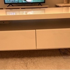 美品！ホワイトローテーブルの画像