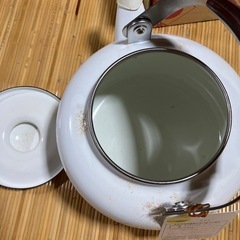 【新品未使用】花柄💐ホーローやかん2.6ℓの画像