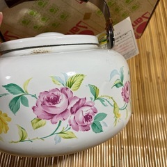 【新品未使用】花柄💐ホーローやかん2.6ℓの画像