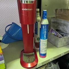 sodastream 炭酸水メーカー レッド　ガスシリンダー付き