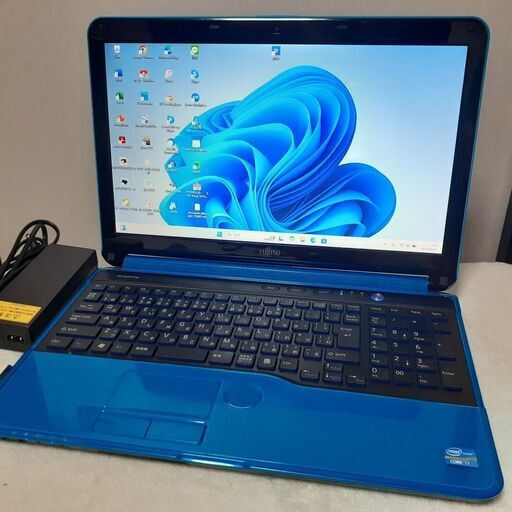 お取引中です】FUJITSU 15インチ core i7 8GB SSD カメラ Wi-Fi