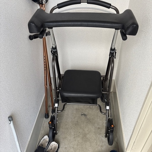 介護　歩行器　自立歩行