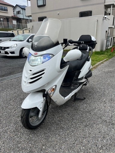 優れたエンジン。 キムコのVリンク125Sです。 2018年モデル。 冬に