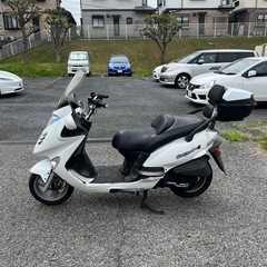 キムコグランドディンク125Zです。エンジン掛かりますが走りません。ベルト切れです。の画像