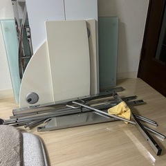 L字型ガラステーブルの画像