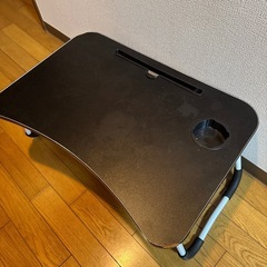 ベッドテーブルの画像