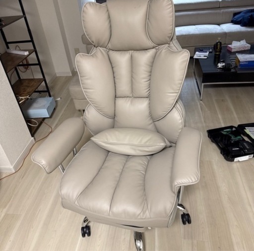 SKYE ゲーミングチェア 座り心地最高 デスクチェア オフィスチェア 椅子 テレワーク 社長椅子 伸縮可能のオットマン 高さ調節機能