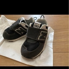 ニューバランス　スニーカー
