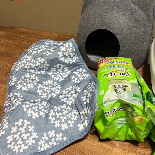 猫のグッズとキャンプ品