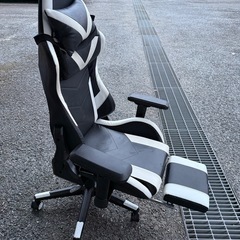 ゲーミングチェア　リクライニング　ロッキング機能でゆらゆら快適　の画像