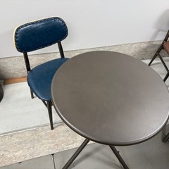 丸いテーブル