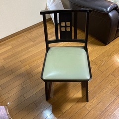 ダイニングテーブルの画像