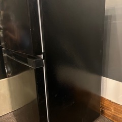 ブラック冷蔵庫の画像