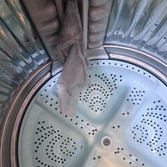 【取引中】洗濯機7kg、4/29まで引取限定、動作確認済み、網破れありの画像