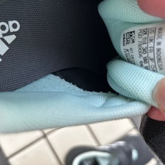 値下げ　adidas 18センチ　スニーカー の画像